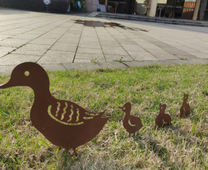 New Garden Decoration Iron Duck Family Grass Garden Decoration Metal Hollow Garden Decoration - Gardening Grow